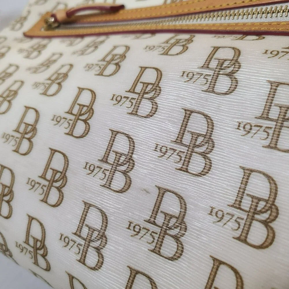 Dooney and Bourke Hobo Bag Collins East West 1975 Signature Ivory Brown *READ* - Picture 13 of 16